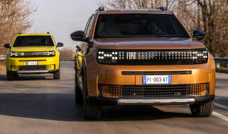 Fiat Grande Panda Icon - front tracking